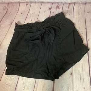 Heart and Kiss Black High Rise Tie Shorts Size M